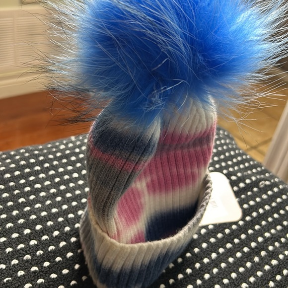 Lemonwood Toque with Pom Pom - Picture 13 of 14